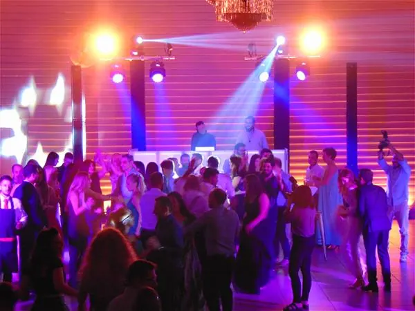 Party με φωτισμό στην πίστα